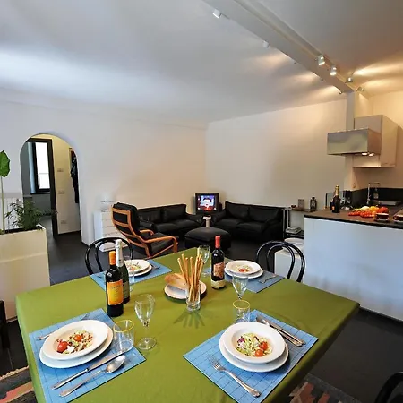 דירה Sleeps 6